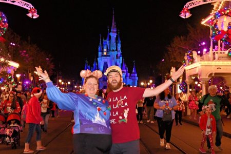 small 2023-12-16 - Magic Kingdom Park - Main street usa_7.jpg