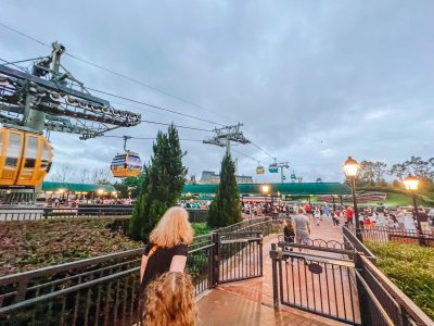 Epcot Rope Drop2.jpg