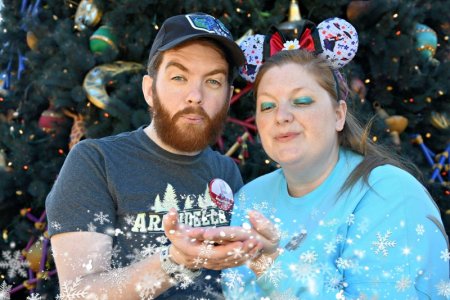 small 2023-12-18 - Disneys Animal Kingdom Park - The tree of life_2.jpg