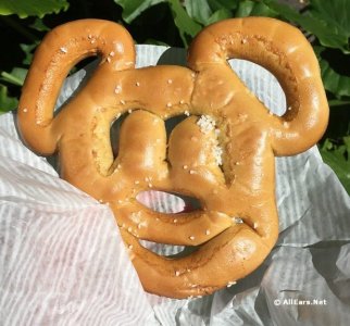 mickey-pretzel-670x625.jpg