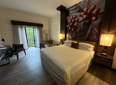 006_Marriott_room.jpg