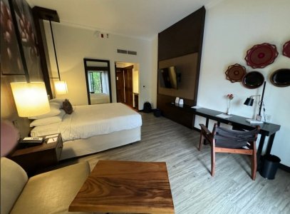 008_Marriott_room.jpg