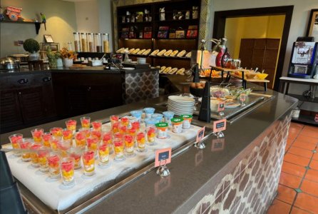 044_breakfast.jpg