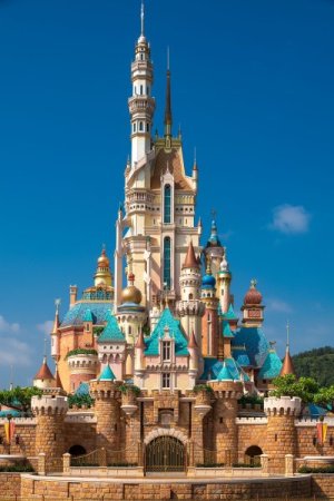 210324023101-04-hong-kong-disneyland.jpg