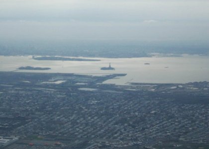 Statue_of_Liberty_from_EWR.jpg