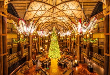 AKL LOBBY HOLIDAYS.jpg