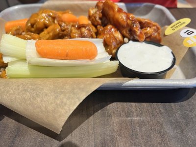 BWW wings.jpeg BWW wings.jpeg