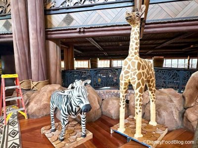 2023-wdw-animal-kingdom-lodge-gingerbread-display-1-700x525.jpg