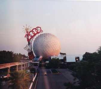 EPCOT 1999.jpg