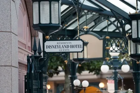 Disneyland-Paris-Disneyland-Hotel-37.webp