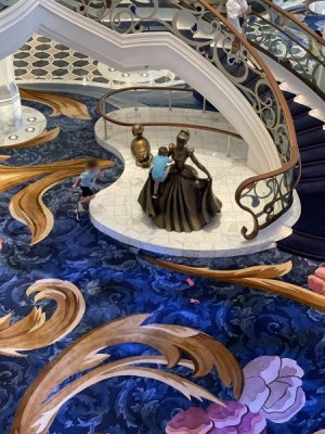Cinderella-Mugging-01.jpg