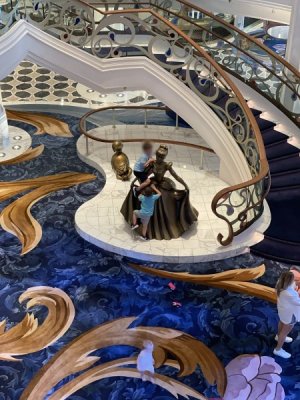 Cinderella-Mugging-02.jpg