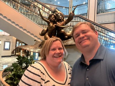 Statue selfie.jpeg