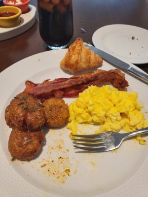 Breakfast plate.jpg