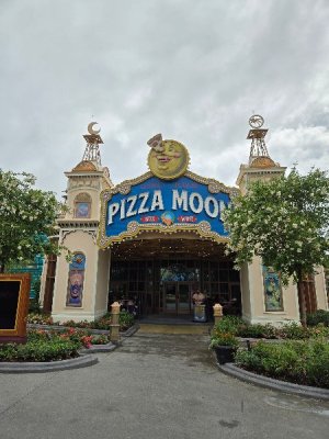 Pizza moon 1.jpg