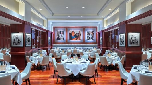 shulas-steak-house-coachs-room-16x9-3422242671.jpg