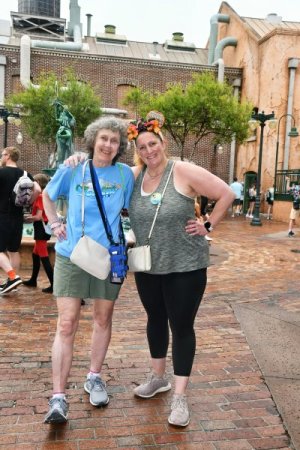 2025-06-04 - Disneys Hollywood Studios - Grand avenue_4.jpeg