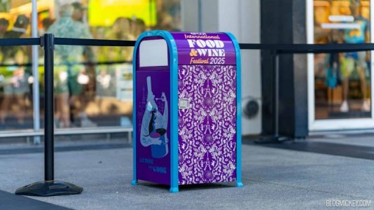 Blog Mickey trash can cover.jpg