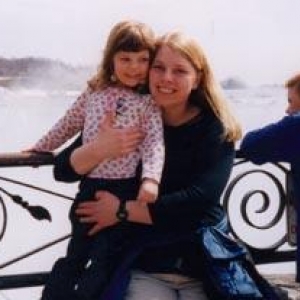 julia and christine at niagara falls