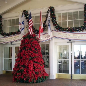 Boardwalk Entrance Christmas tree.