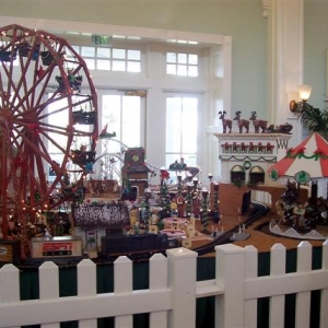 Boardwalk Christmas display.