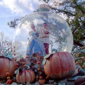 Cinderella globe from the "Share a Dream Come True" parade.