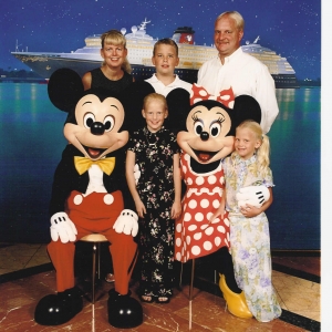 Disney_Family