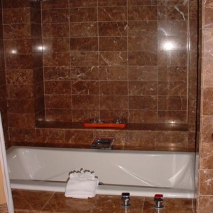 WL Honeymoon Suite Bathroom