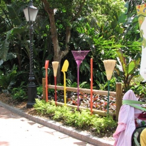 Disney3-07e_023_Small_
