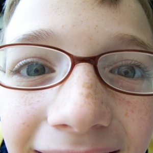 CLOSE UP