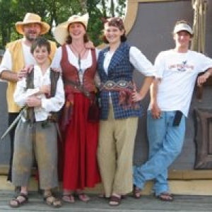 DIS_Pirate_Family