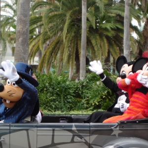 Stars and Motor Cars Parade - Goofy, Mickey, & Minnie