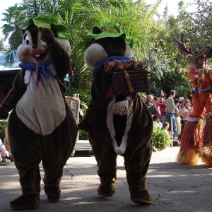 Chip & Dale - Jammin' Jungle Parade