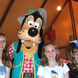 Donald's Breakfastosaurus with Goofy