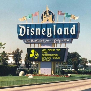 Disneyland Welcome Sign