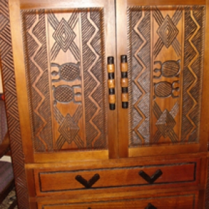 1_Dresser