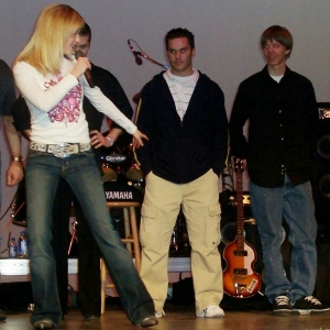 Carmen teaching line dance