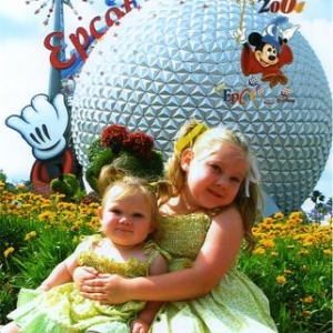 2004_epcot_girls