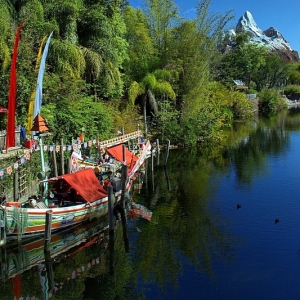 Everest Colorful Boat