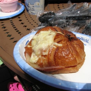 Disney3-07e_082_Small_
