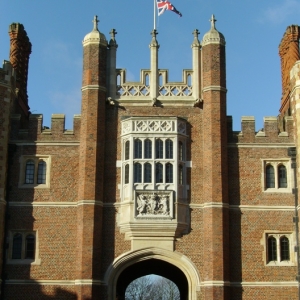 Hampton_Court_Entrance