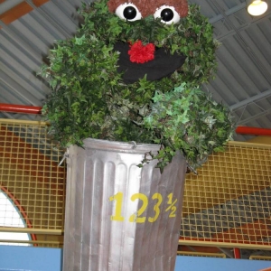 Sesame Place - Hanging Oscar "Foilage"