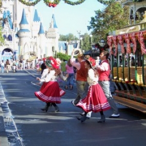 Main Street Trolley Dancers!