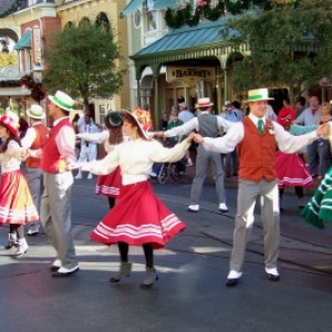 Main_Street_Trolley_Dancers_6