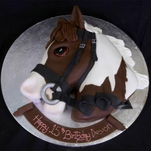 002222_Novelty_Horses_Head_Birthday_Cake