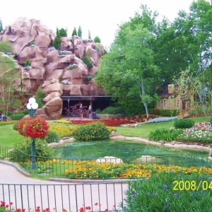 Epcot-Canada-garden