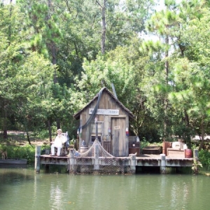 alligator_swamp_cabin_2_600_x_450_