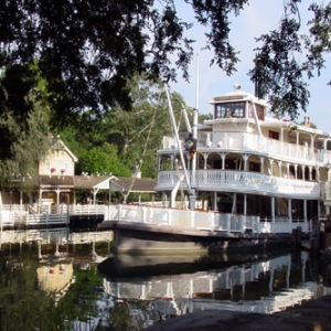 MK Liberty Square Riverboat at Dock