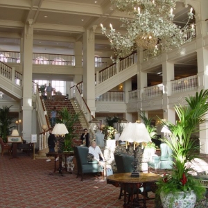 Disneyland Hotel: Lobby