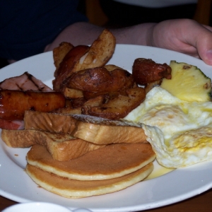 Kona_Cafe_Breakfast_Big_Kahun
